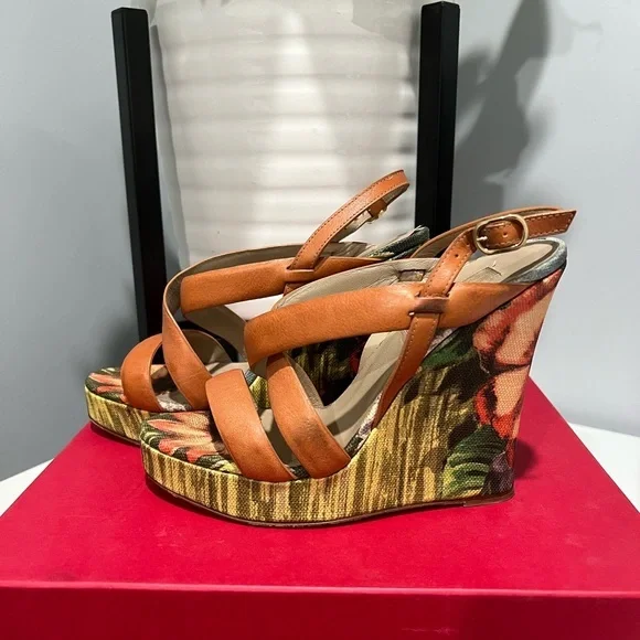 Valentino wedges .‎ Size 7.5